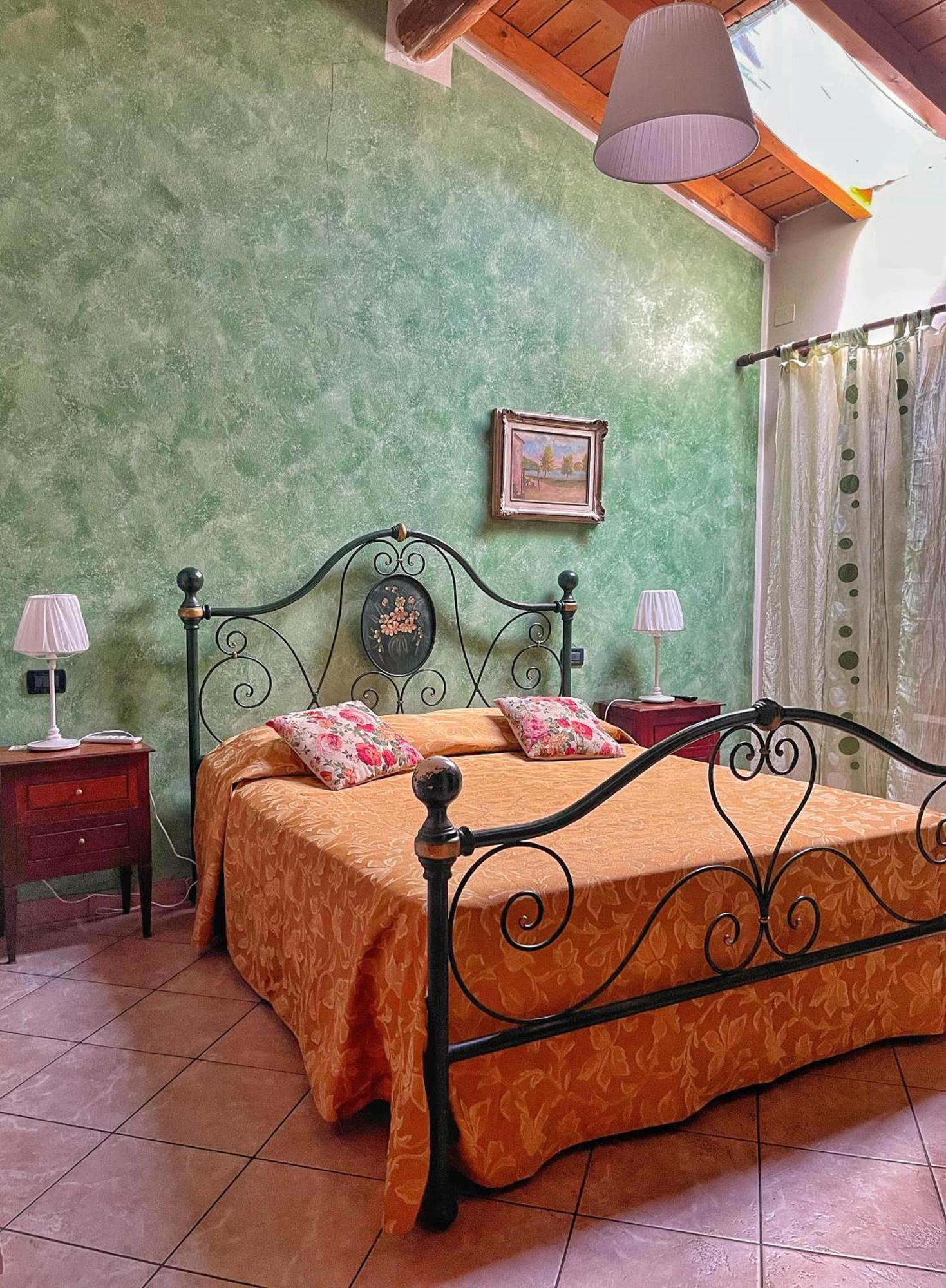 B&B La Cascina Di Alice คาสติญโญเน เดลเล สติเวียเร ภายนอก รูปภาพ