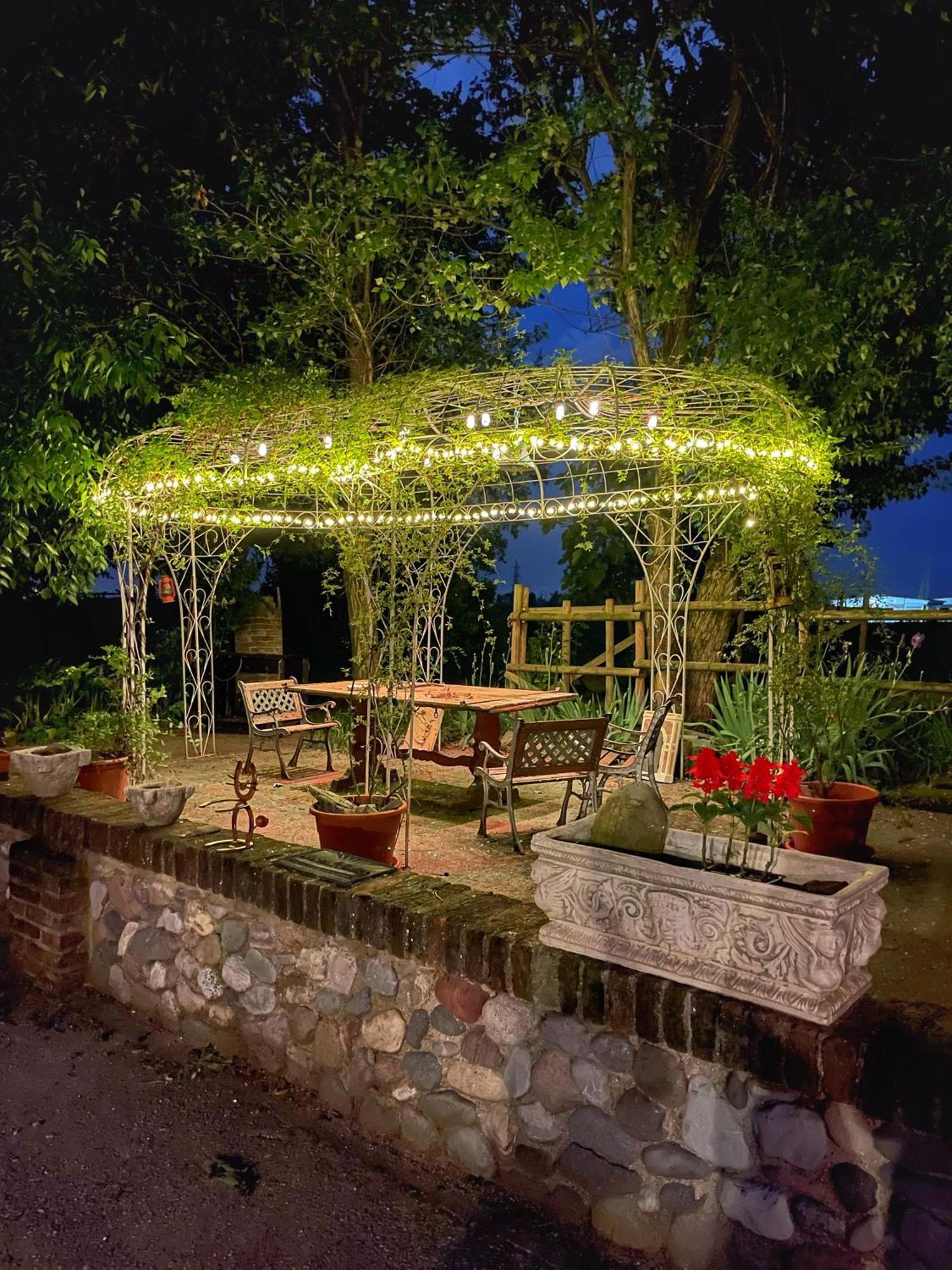 B&B La Cascina Di Alice คาสติญโญเน เดลเล สติเวียเร ภายนอก รูปภาพ